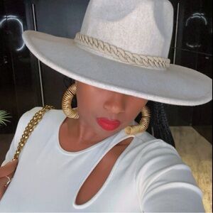 Welcome to the luxeteeze experience! 💕